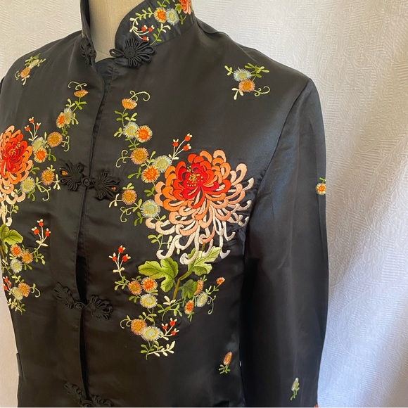 Vintage XS/S silk black heavily embroidered jacket. - Picture 2 of 9